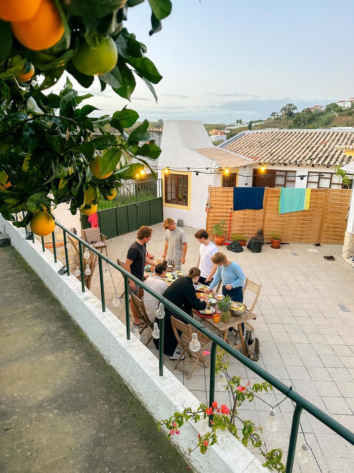 לוריניה The Far End Surf House - Surf & Yoga Holidays מראה חיצוני תמונה